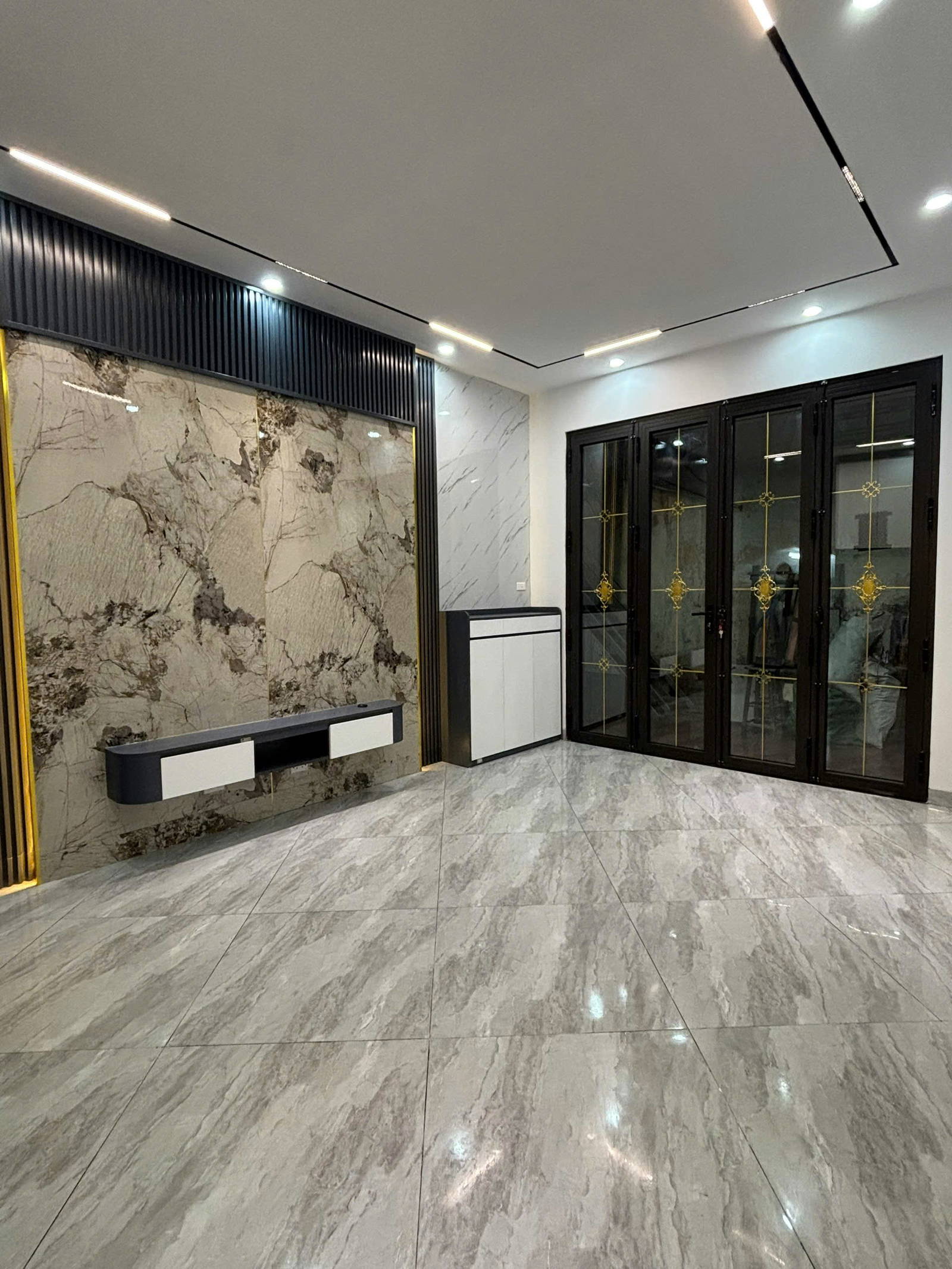 BÁN NHÀ GIẢI PHÓNG, HOÀNG MAI. GẦN PHỐ, MỚI TINH, FULL NỘI THẤT. 35m2,   6.8 tỷ. - Ảnh chính
